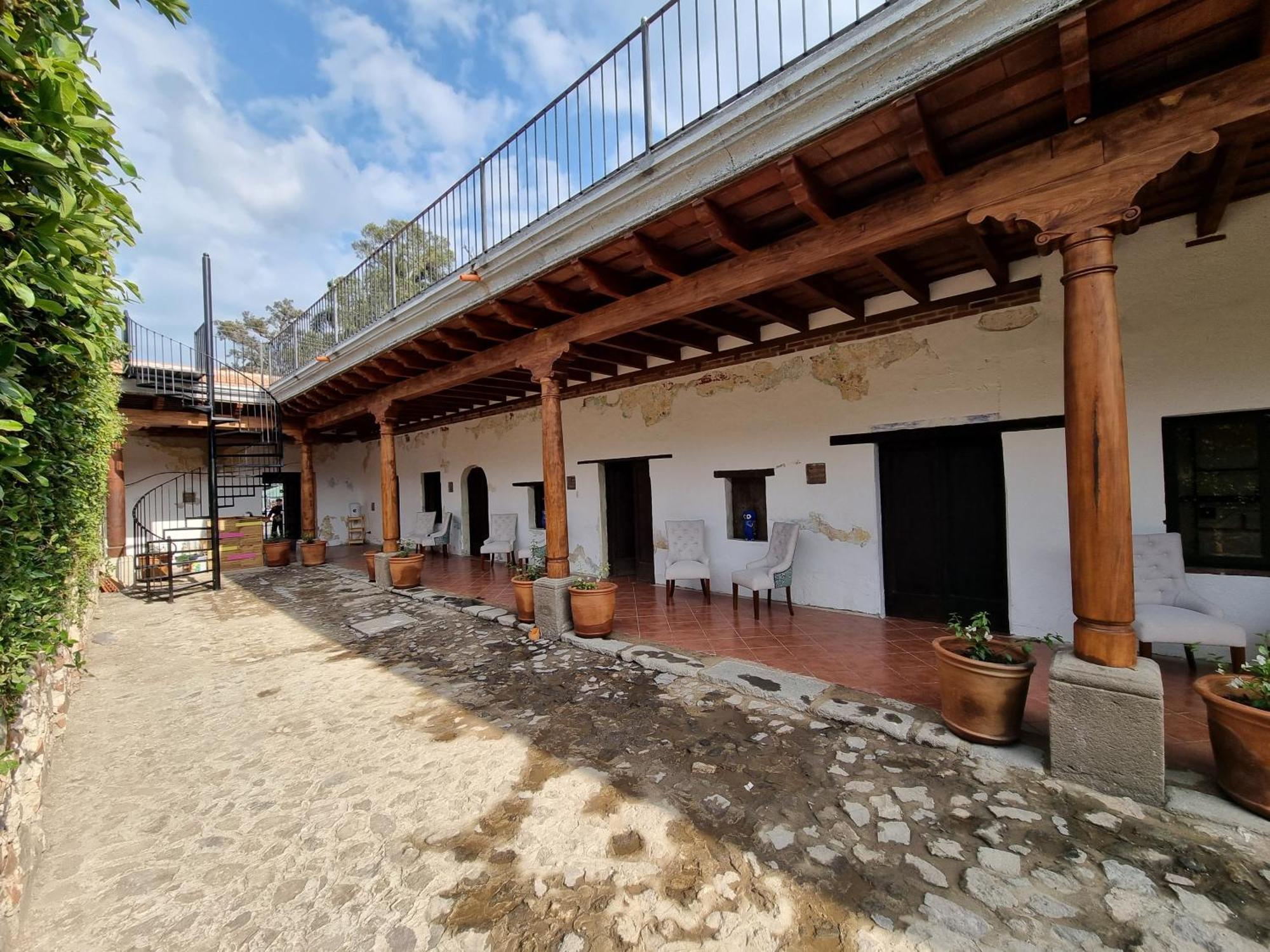 Central Hostel San Sebastian Antigua Bagian luar foto