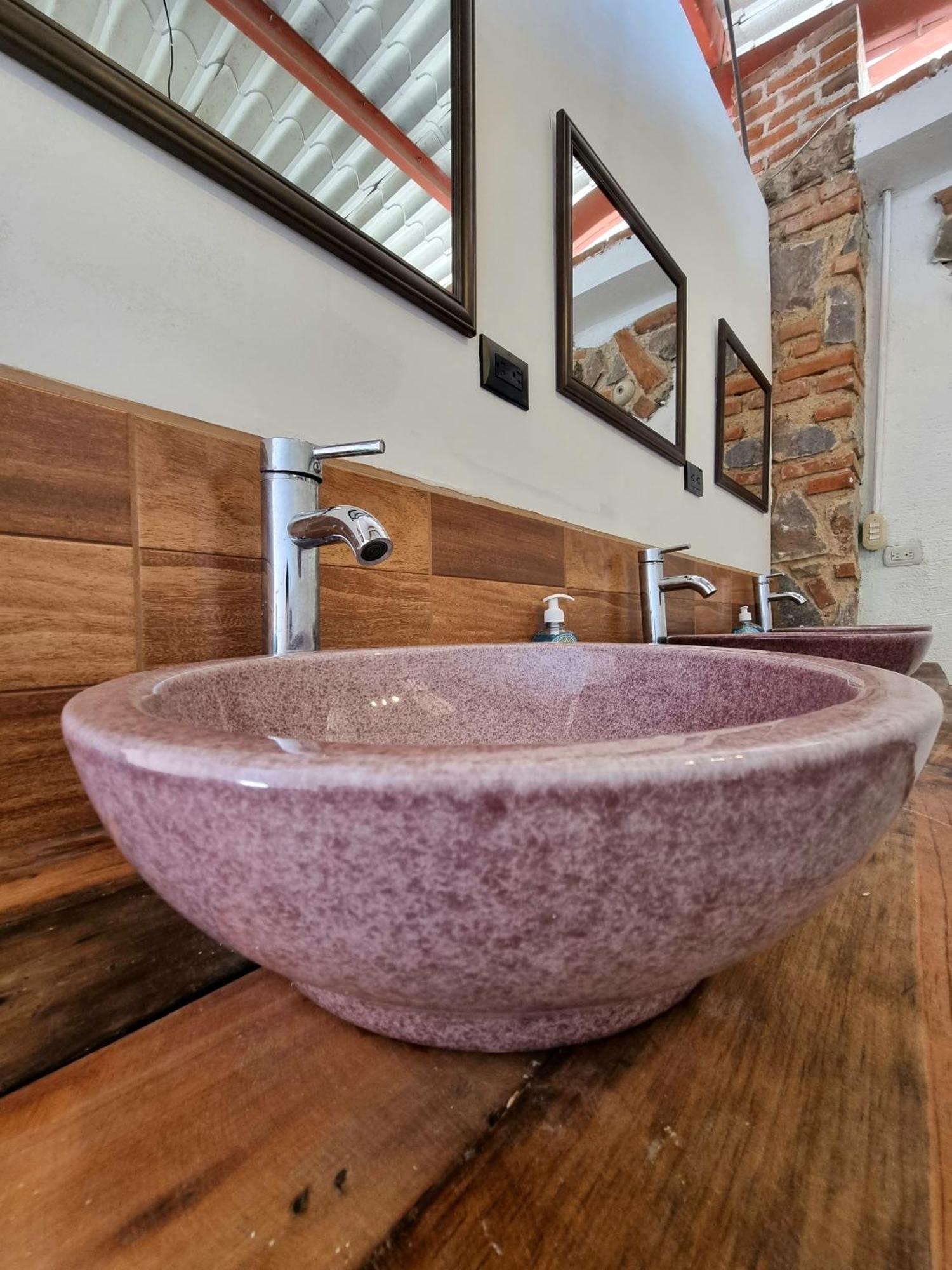 Central Hostel San Sebastian Antigua Bagian luar foto