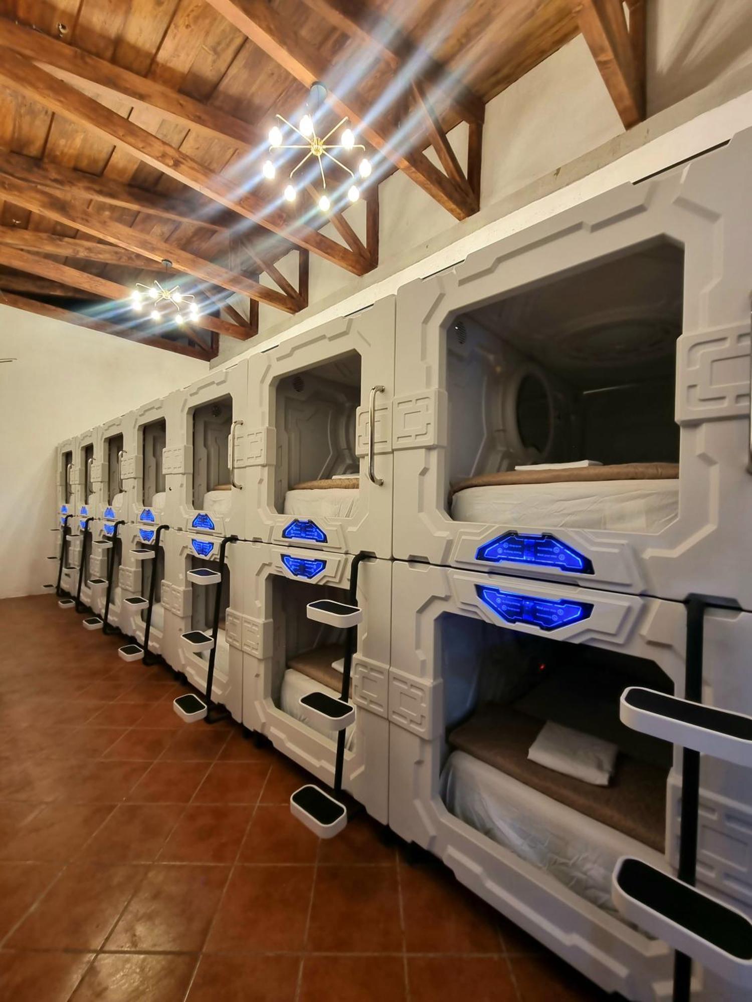 Central Hostel San Sebastian Antigua Bagian luar foto