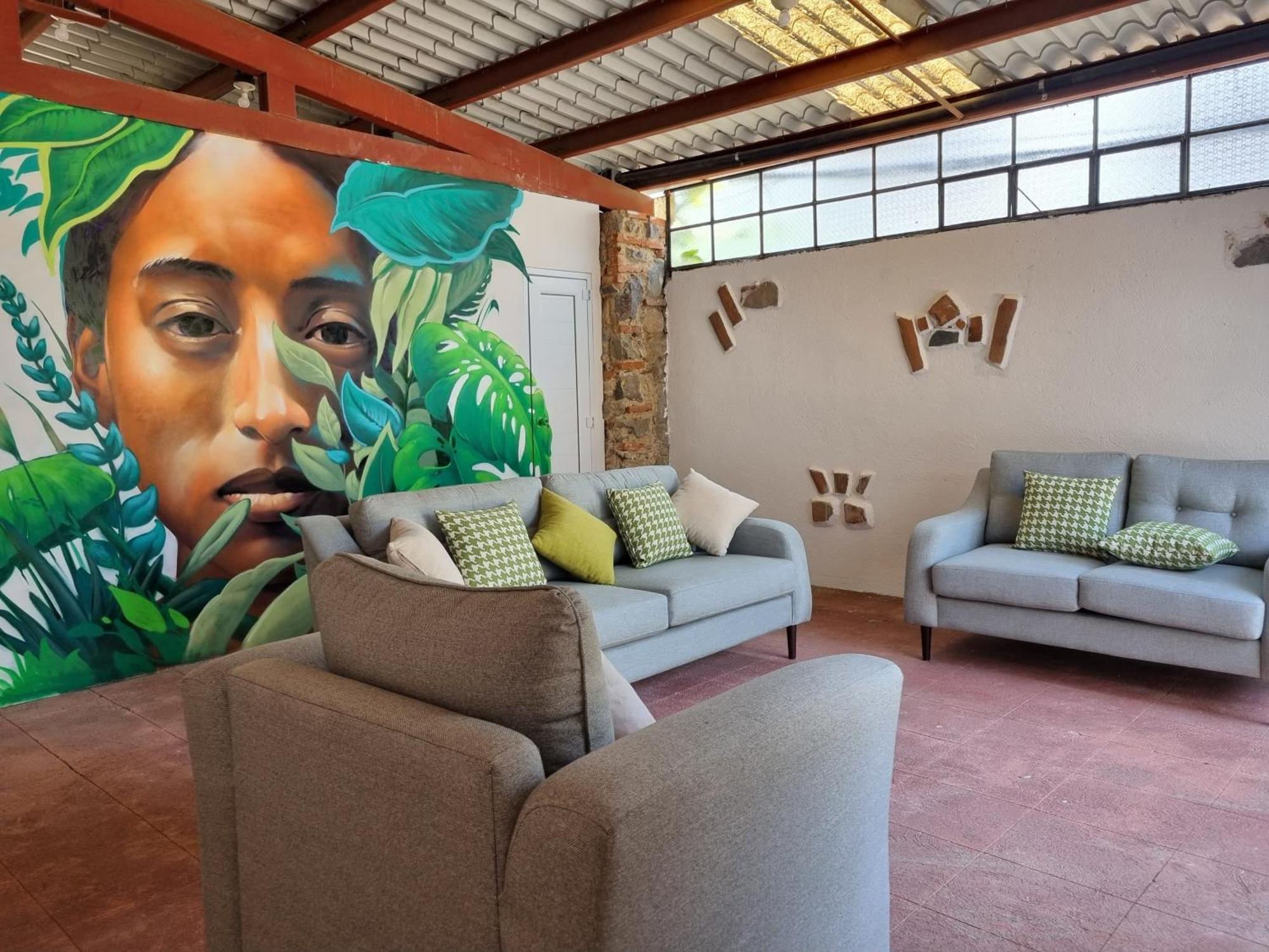 Central Hostel San Sebastian Antigua Bagian luar foto